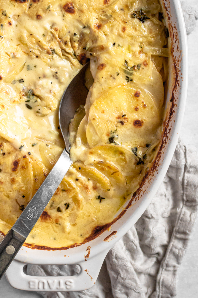 Easy White Cheddar Cheesy Scalloped Potatoes
